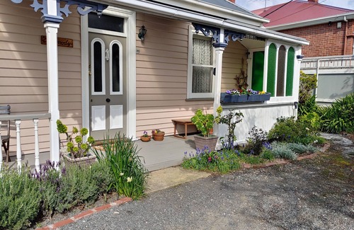 Hobart Central Business District Cottage | COTTAGE ON KING STREET SANDY BAY