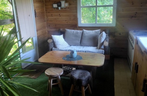 Le Mans Metropole Ski Chalet | Cottage perched in the heart of nature with large terrace