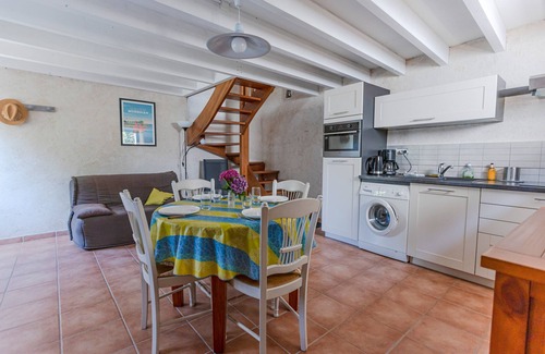 Theix-Noyalo House | Cottage 'Petit Gite Confortable Dans Village' with Private Terrace, Shared Garden and Wi-Fi