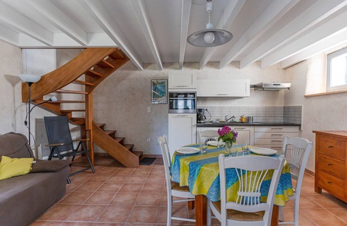 Theix-Noyalo House | Cottage 'Petit Gite Confortable Dans Village' with Private Terrace, Shared Garden and Wi-Fi