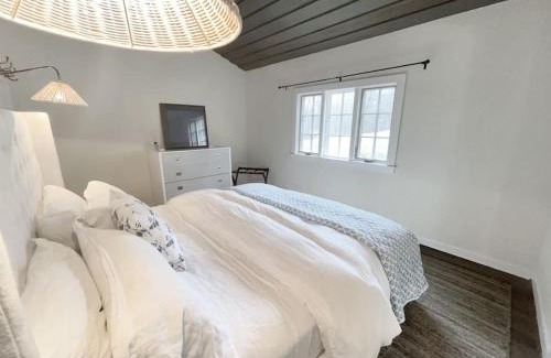 West Cornwall House | Cottage Retreat - Historic Cottage Home w Home Gym