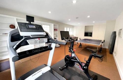 West Cornwall House | Cottage Retreat - Historic Cottage Home w Home Gym