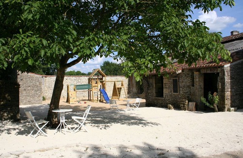 Asnieres-la-Giraud Cottage | Cottage (sleeps 6) at Domaine de Chantageasse, a 17th century estate with pool