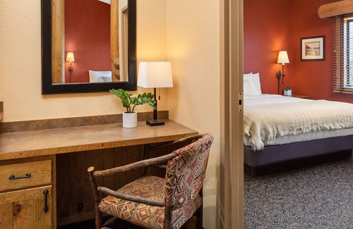 Rothschild Hotel | Cottage Suite With Full Kitchen, Access to Pool, Hot Tub, and Gym