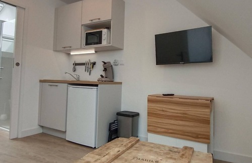 Merlevenez House | Cottage 'Traou Mad - Gwenn Ha Du' with Private Garden and Wi-Fi