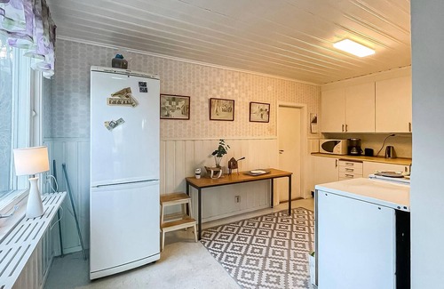 Boras Municipality House | Cottage with fantastic panoramic view of Lake Öresjön.
