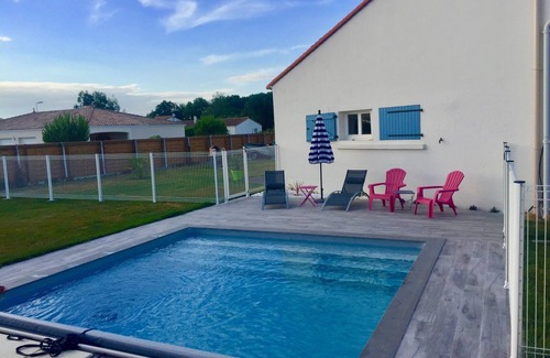 Corme Ecluse House | Cottage with Private Swimming pool for 4 people - quiet