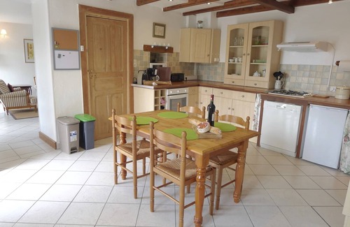 Vesly Cottage | Cottage with shared pool, fast internet,lawn tennis near the beach. Dogs welcome