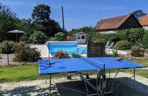 Vesly Cottage | Cottage with shared pool, fast internet,lawn tennis near the beach. Dogs welcome