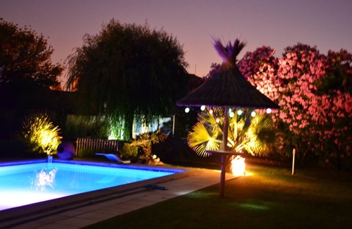 Bouillargues Cottage | cottage ZEN 2 people in village near Nimes air conditioning swimming pool garden