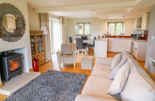 Higher Walton Cottage | COTTAM COTTAGE FARM, family friendly, with open fire in Ribchester