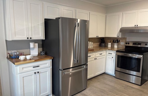 West Monroe House | Cottonport Cottage-stunning 3/2 in heart of West Monroe with all KING size beds!