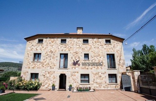 Santervas de la Sierra House | Country House 'Pico De Los Haces' with Mountain View, Private Terrace and Wi-Fi