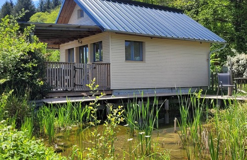 Saint-Victor-en-Marche Ski Chalet | Country cottage on the edge of a forest
