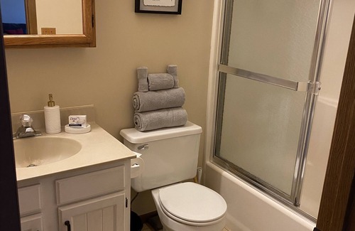 West Salem House | Country Home and Retreat Sleeps 14