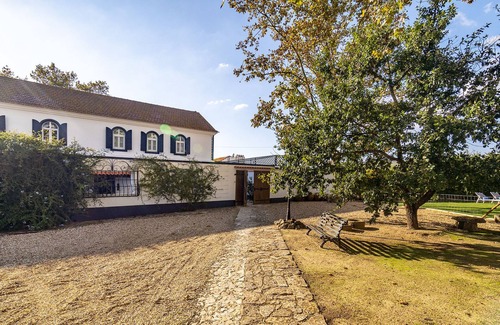 Benavente Cottage | Country house, 25 minutes from Lisbon, with terrace and spacious garden with pool