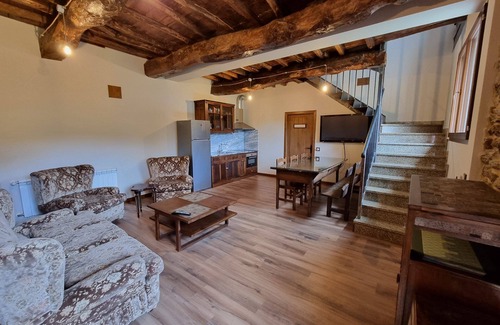 Pepin House | Country House 'Aldea Rural A Cortiña Casa' with Mountain View, Shared Pool and Wi-Fi