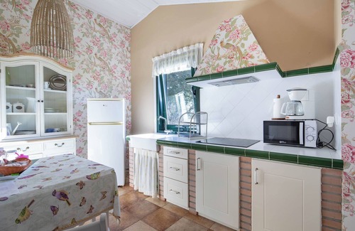 Catasol House | Country House 'Apartamento La Calleja' with Shared Terrace, Shared Garden and Wi-Fi