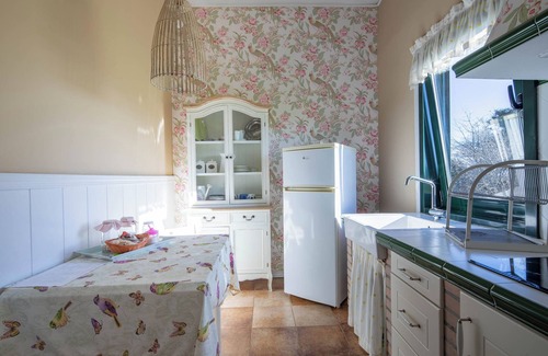 Catasol House | Country House 'Apartamento La Calleja' with Shared Terrace, Shared Garden and Wi-Fi