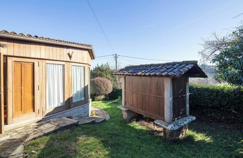 Outeiro House | Country House 'Casa Souto De Abajo' with Shared Garden and Wi-Fi