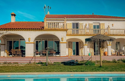 Guadalcanal House | Country House 'Cortijo Los Tomillares' with Mountain View, Wi-Fi and Air Conditioning