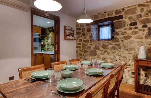 Piedralaves House | Country House 'Cuesta Del Reloj' with Mountain View, Wi-Fi and Air Conditioning