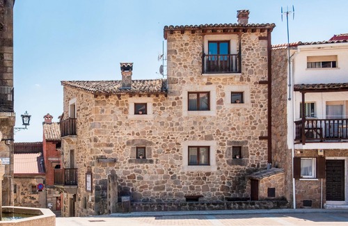 Piedralaves House | Country House 'Cuesta Del Reloj' with Mountain View, Wi-Fi and Air Conditioning