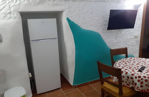 Benalua de Guadix House | Country House 'El Melocotonero' with Mountain View, Wi-Fi and Air Conditioning