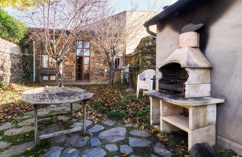 Anta de Rioconejos House | Country House 'La Casa De Anta' with Mountain View, Private Garden and Wi-Fi