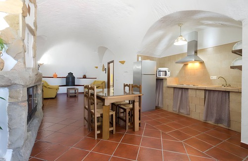 Benalua de Guadix House | Country House 'La Chumbera' with Mountain View, Wi-Fi and Air Conditioning