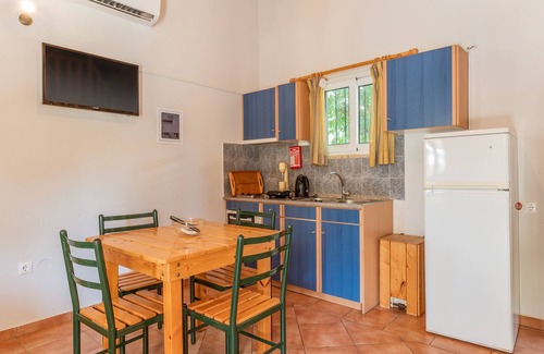 Paralio Astros House | Country House 'Maisonette with Private Patio 1' with Mountain View, Wi-Fi and Air Conditioning