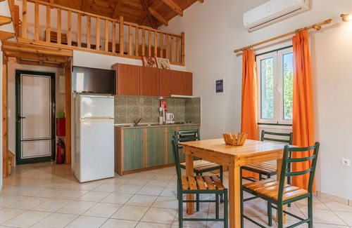 Paralio Astros House | Country House 'Maisonette with Private Patio 5' with Mountain View, Wi-Fi and Air Conditioning