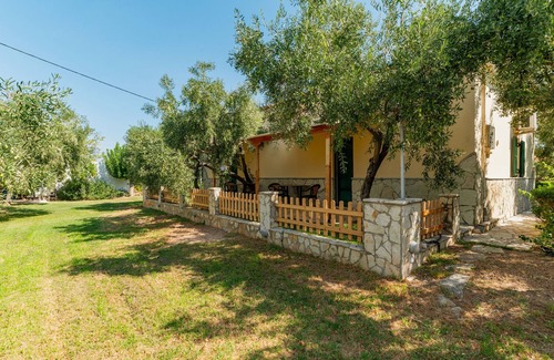 Paralio Astros House | Country House 'Maisonette with Private Patio 5' with Mountain View, Wi-Fi and Air Conditioning