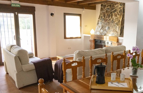 Casabermeja Villa | Country House 'Mis Niñas' with Mountain View, Private Pool and Wi-Fi