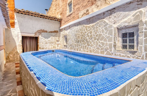 Monovar House | Country House 'Señores' with Mountain Views, Private Pool and Wi-Fi