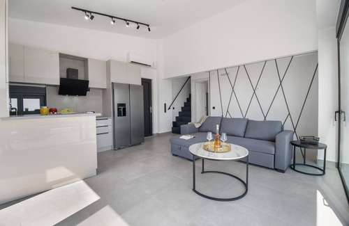 Kavallos Villa | Country House 'Villa Demetrios' with Sea View, Wi-Fi and Air Conditioning