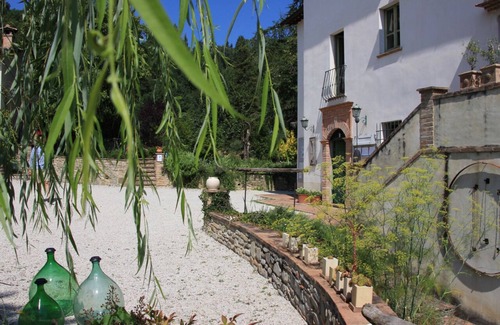 Montone Apartment | Country house with large pool & private restaurant in the green heart of Italy