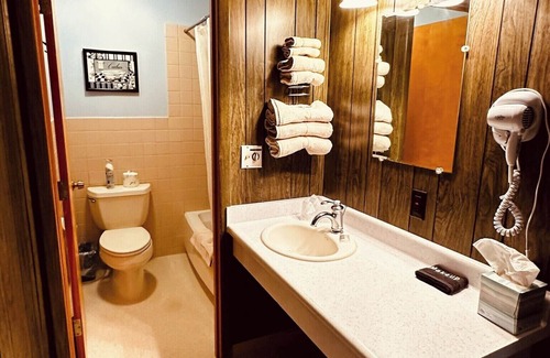 Bison House | Country Inn Motel - Charming 11 room motel with AC, WiFi located in Bison, SD.