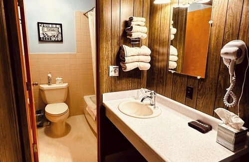 Bison House | Country Inn Motel - Charming 11 room motel with AC, WiFi located in Bison, SD.