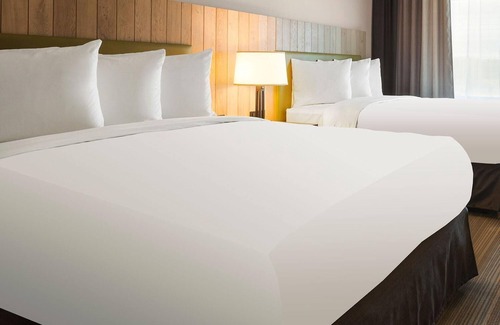 Village of Germantown Hotel | Country Inn & Suites by Radisson, Germantown, WI