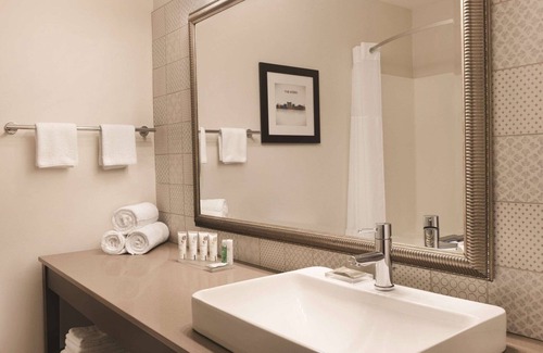 Suamico Hotel | Country Inn & Suites by Radisson, Green Bay North