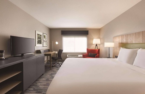 Suamico Hotel | Country Inn & Suites by Radisson, Green Bay North