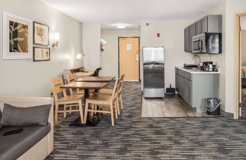 Brookings Hotel | Country Inn & Suites by Radisson, Brookings, SD