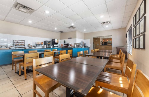 Watertown Hotel | Country Inn & Suites by Radisson, Watertown, SD