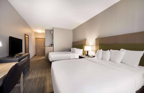 Freeport Hotel | Country Inn & Suites by Radisson, Freeport, IL