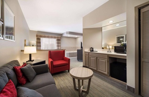 Freeport Hotel | Country Inn & Suites by Radisson, Freeport, IL
