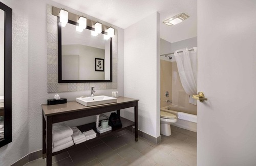 Freeport Hotel | Country Inn & Suites by Radisson, Freeport, IL