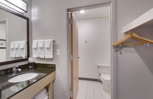 Wichita Hotel | Country Inn & Suites by Radisson, Wichita East, KS