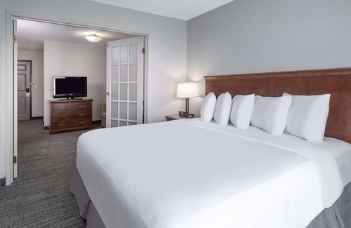 Maumee Hotel | Country Inn & Suites by Radisson, Toledo, OH