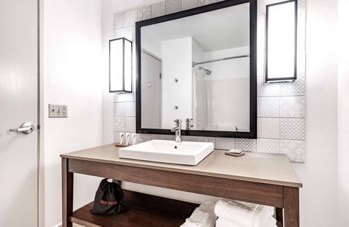 Maumee Hotel | Country Inn & Suites by Radisson, Toledo, OH